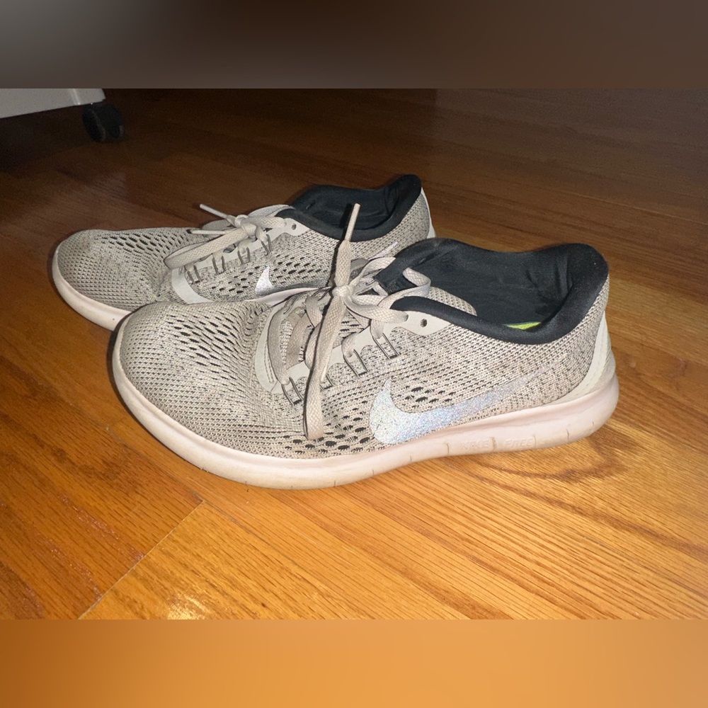 Nike Women's grey and Black Sneakers